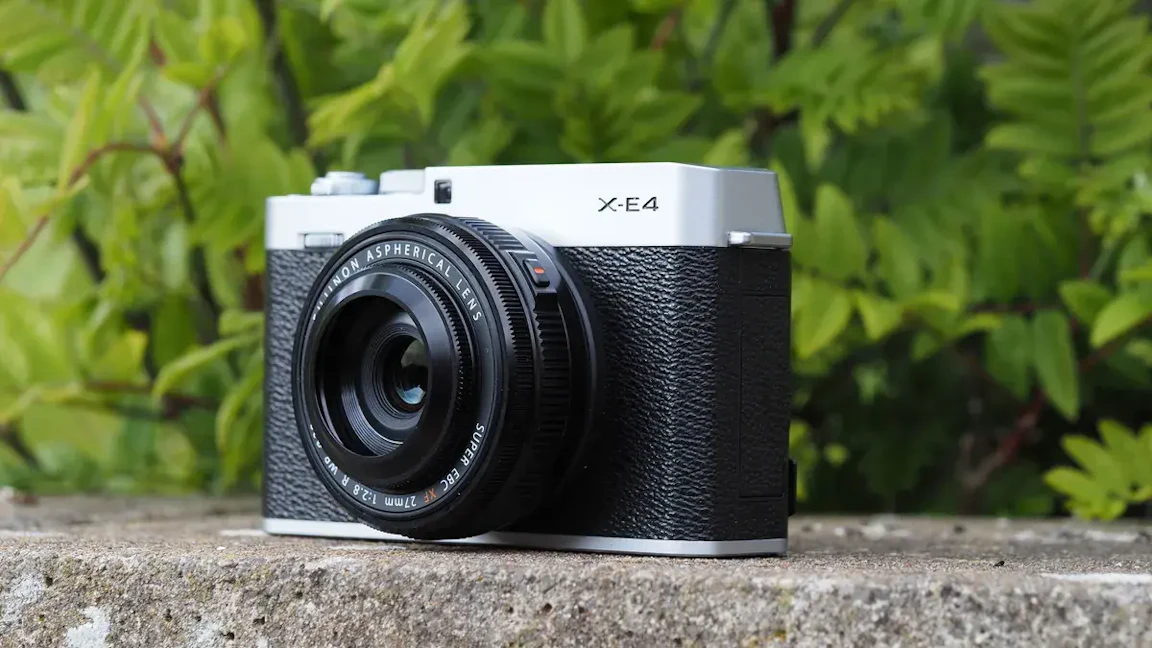 ショット数5132！ FUJIFILM  X-E4 ボディ ブラック 富士フイルム - ショット数5132！ FUJIFILM X-E4 ボディ ブラック の